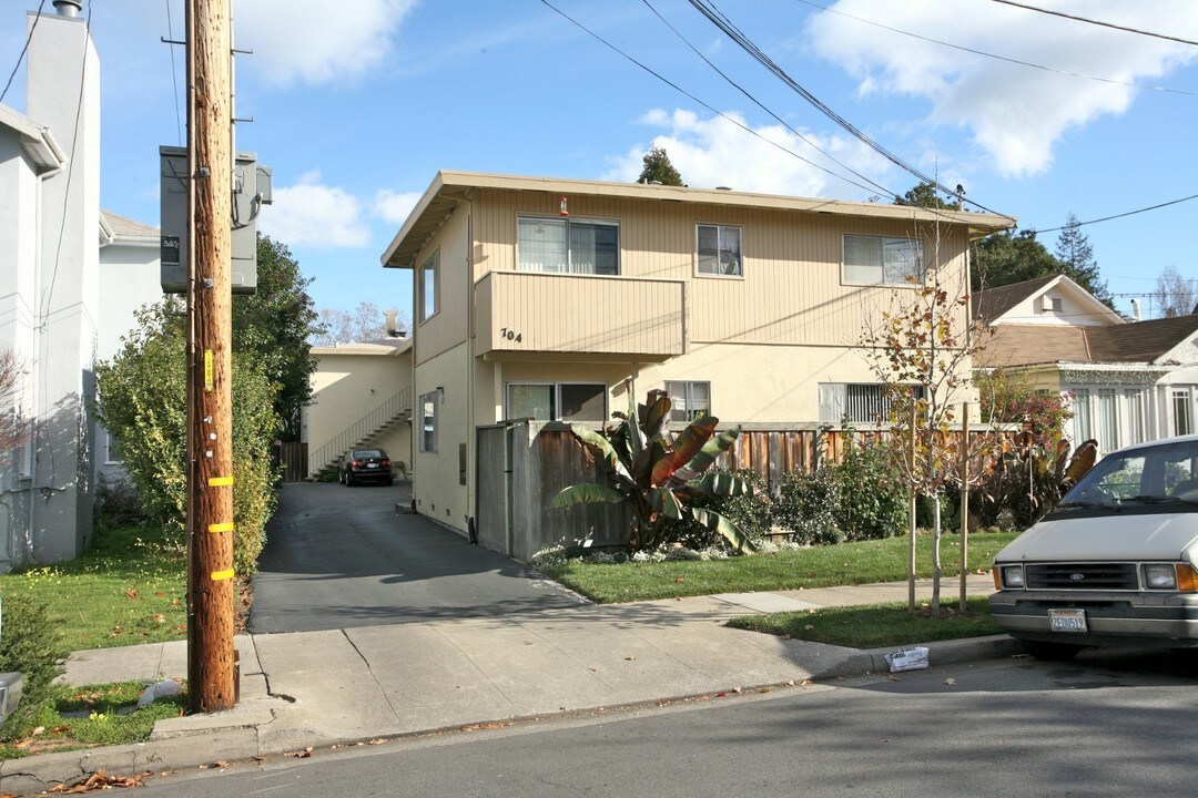 704 Prospect Row in San Mateo, CA - Building Photo