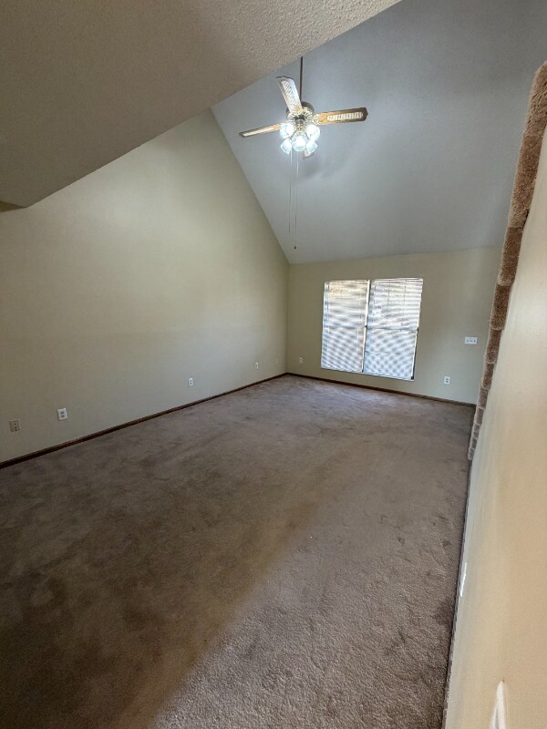 109 Cora Dr in Weston, MO - Foto de edificio - Building Photo