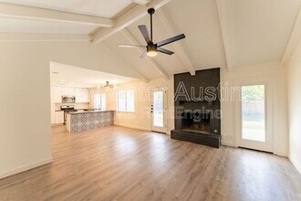 9409 Meadow Vale in Austin, TX - Building Photo - Building Photo