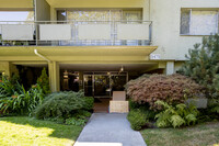 Vinecrest Manor in Vancouver, BC - Building Photo - Building Photo