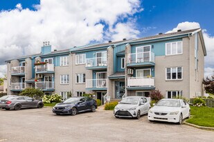 2213 Des Laurentides Boul in Laval, QC - Building Photo