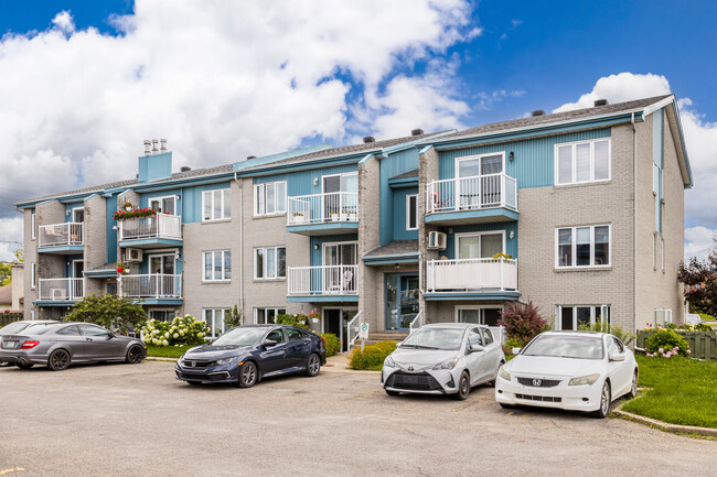 2213 Des Laurentides Boul
