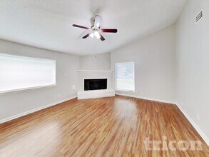 623 Walston Ln in Houston, TX - Foto de edificio - Building Photo
