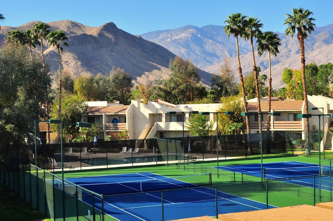 San Jacinto Village Apartments in Palm Springs, CA - Foto de edificio