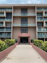 1 Key Capri in Treasure Island, FL - Building Photo - Building Photo