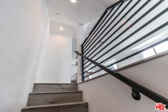 4295 1/2 Tujunga Ave in Los Angeles, CA - Building Photo - Building Photo