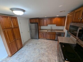 63 Thimbleberry Rd in Ballston Spa, NY - Building Photo - Building Photo