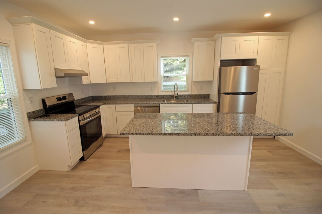 105 Washington St, Unit 1 in Marlborough, MA - Building Photo
