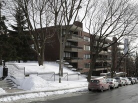 3495 du Musée Apartments