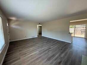 3613 Cody Way in Sacramento, CA - Building Photo - Building Photo