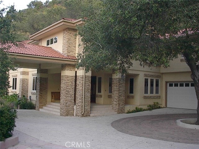 property at 2124 Glen Ivy Dr