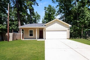 428 Goldenrod in Livingston, TX - Building Photo