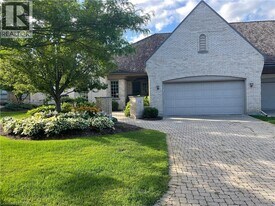 260 Deer Ridge Dr in Kitchener, ON - Building Photo