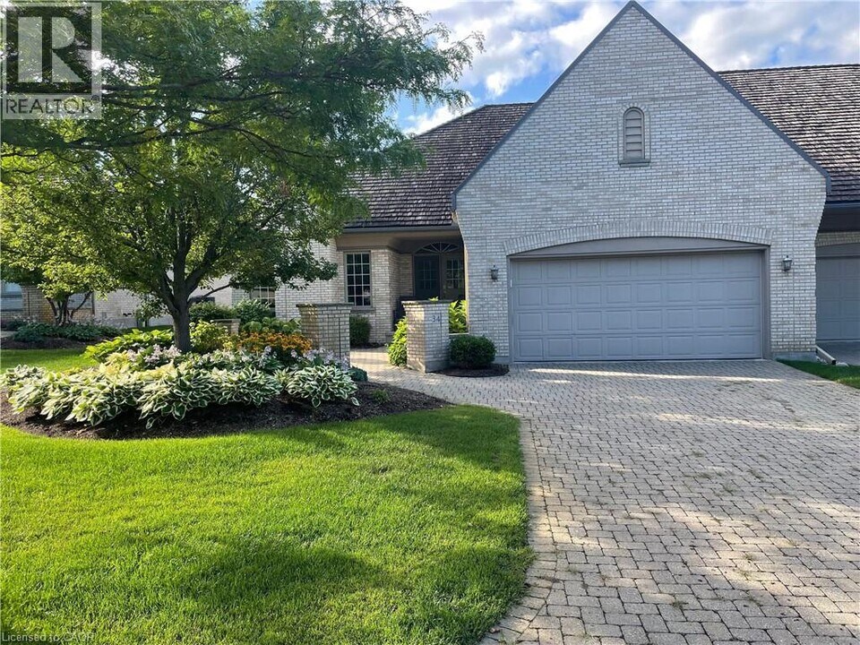 260 Deer Ridge Dr in Kitchener, ON - Building Photo