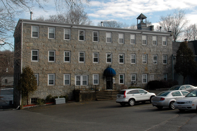 3 Cook St in Douglas, MA - Foto de edificio - Building Photo