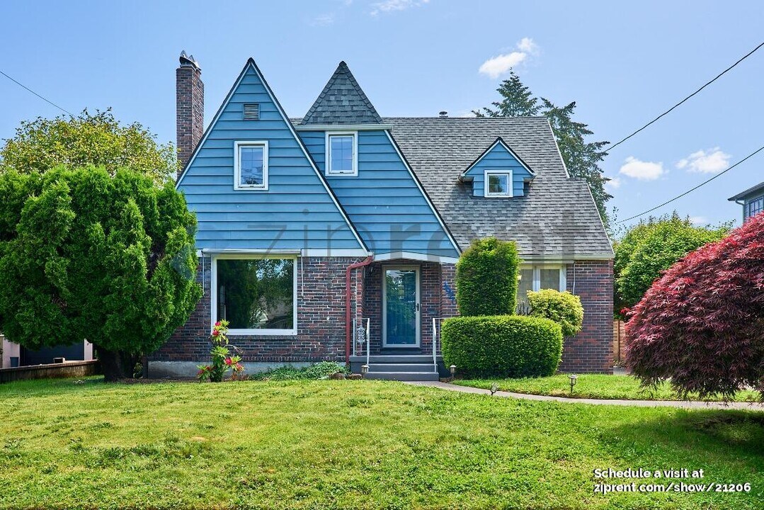 3920 NE 37th Ave in Portland, OR - Foto de edificio