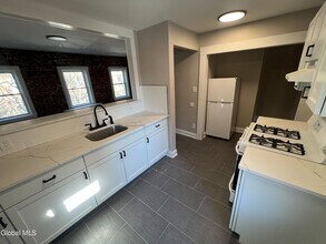 326 State St in Albany, NY - Building Photo - Building Photo