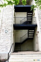 1013 Chestnut St in San Marcos, TX - Building Photo