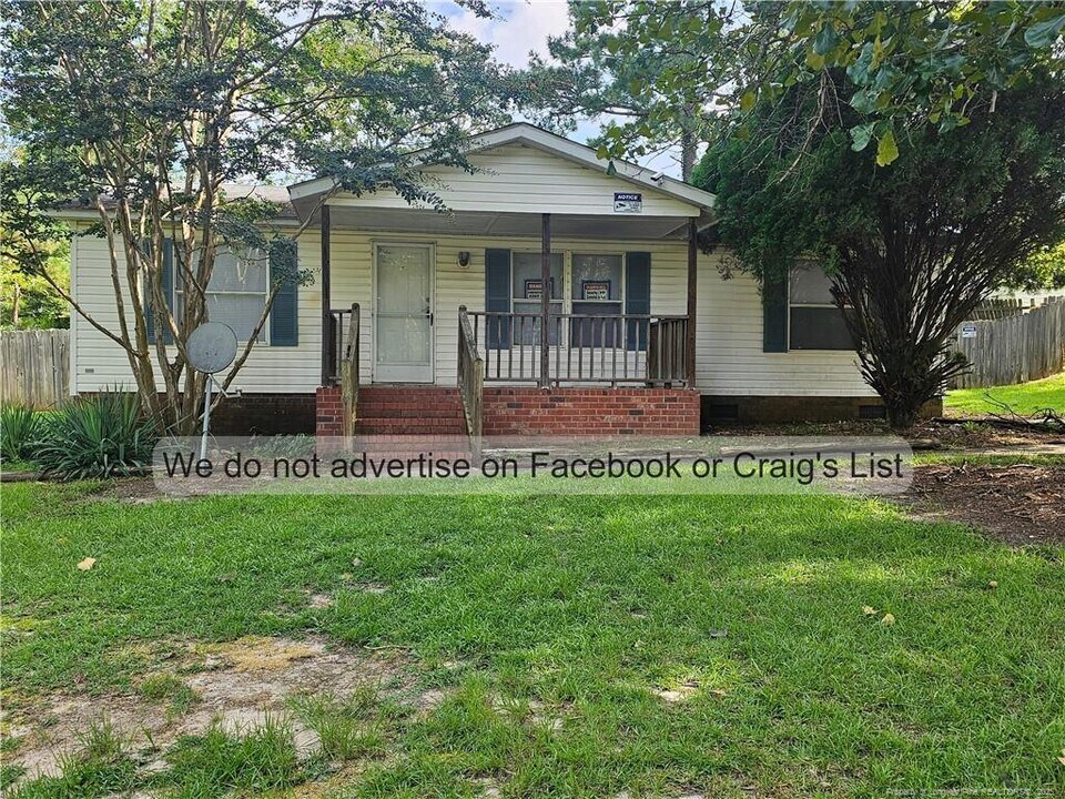 905 Stirling Ct in Raeford, NC - Building Photo