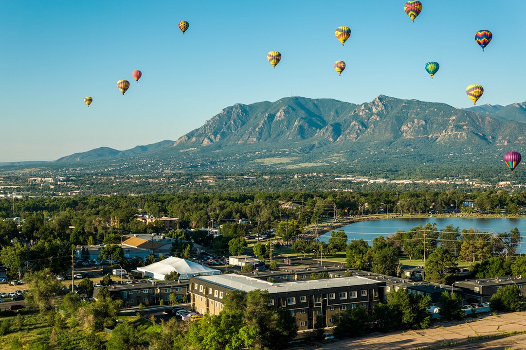 Chateau Apartments in Colorado Springs, CO - Building Photo