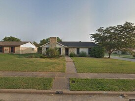 1201 Meadow Creek Dr in Lancaster, TX - Building Photo