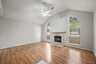 553 Valley View Dr in Lewisville, TX - Building Photo - Building Photo