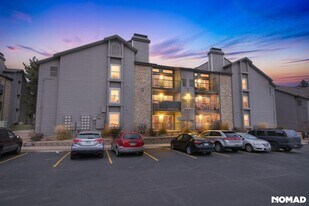 2575 S Syracuse Way in Denver, CO - Building Photo