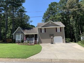 1740 Brompton Square, Unit B