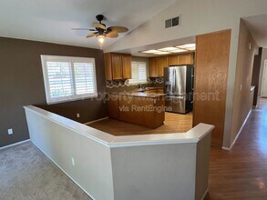 1050 Colonial Ct in Tracy, CA - Building Photo - Building Photo