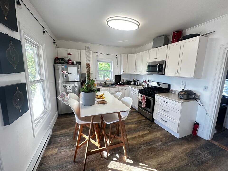 5 Day St, Unit 2 in Cambridge, MA - Building Photo