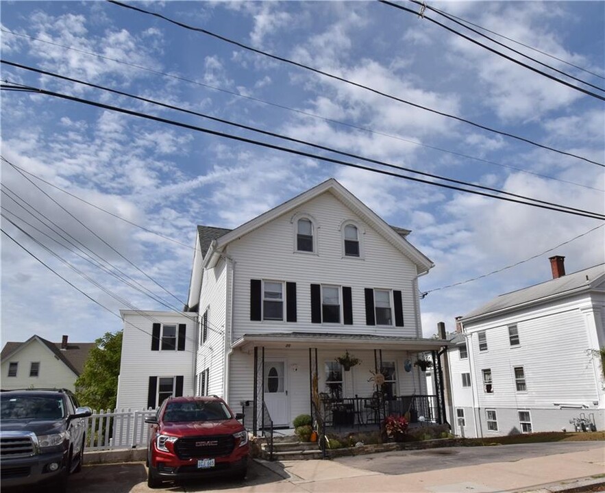 20 Summer St-Unit -3 in Westerly, RI - Building Photo