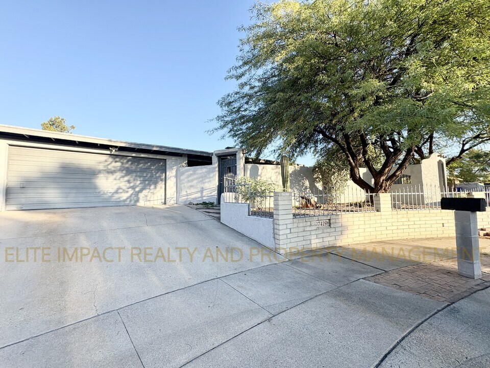7429 E 45th St in Tucson, AZ - Building Photo