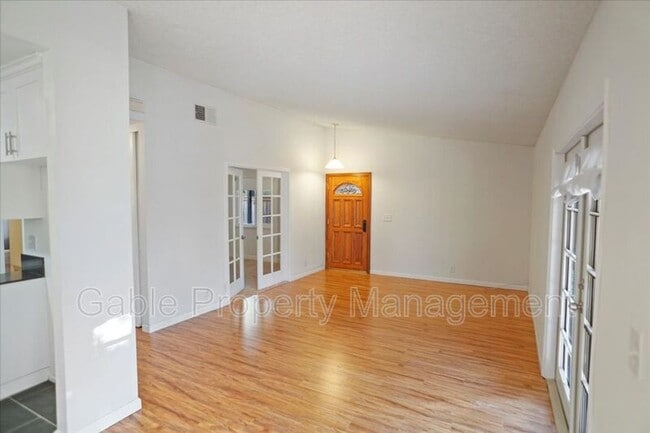 25649 Almendra Dr in Santa Clarita, CA - Building Photo - Building Photo