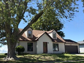 1901 Kenny Ave in Champaign, IL - Building Photo