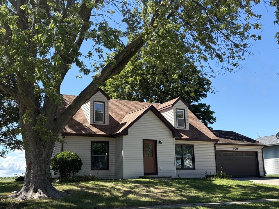 1901 Kenny Ave in Champaign, IL - Building Photo