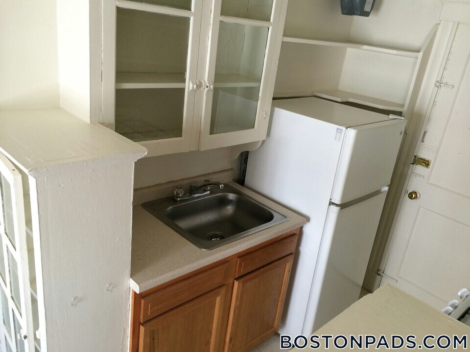 231-235 Park Dr in Boston, MA - Building Photo