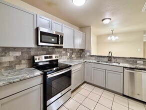 5603 Lakebend W Dr in San Antonio, TX - Building Photo - Building Photo
