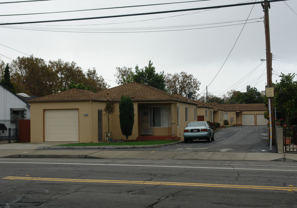 18291 Meekland Ave in Hayward, CA - Foto de edificio