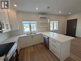 137 Whitley St in Cambridge, ON - Building Photo