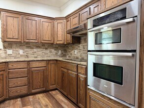 3612 Oakridge Dr in Midland, TX - Foto de edificio - Building Photo