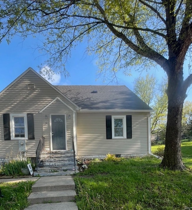 property at 6 E 18th St