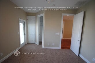 6573 Simone Shores Cir in Apollo Beach, FL - Foto de edificio - Building Photo