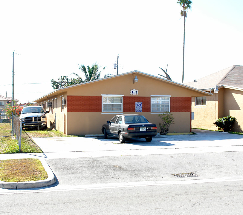 40-42 W 26th St in Hialeah, FL - Building Photo