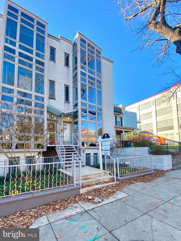 property at 211 R St NE