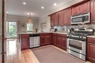 68 Waverley Ave in Newton, MA - Building Photo - Building Photo