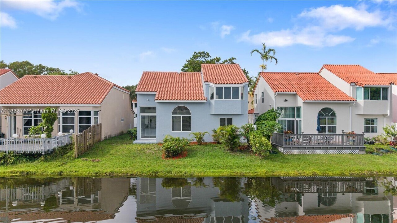 3835 Lombardy St in Hollywood, FL - Building Photo