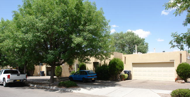 5317-5333 Heritage Way NE in Albuquerque, NM - Building Photo - Building Photo