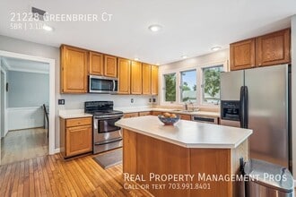21228 Greenbrier Ct in Ashburn, VA - Building Photo - Building Photo