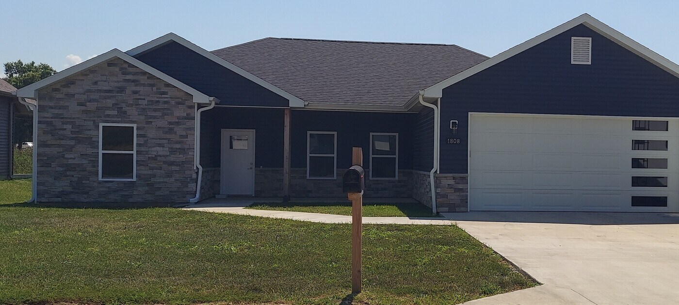 1808 Sierra in Mexico, MO - Building Photo