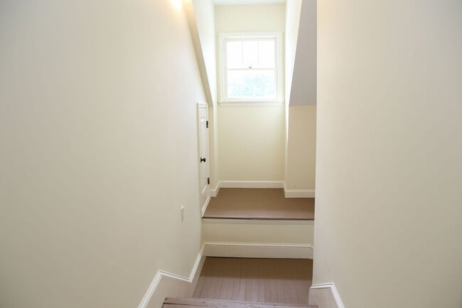 817 N Elm St, Unit H in Greensboro, NC - Building Photo - Building Photo